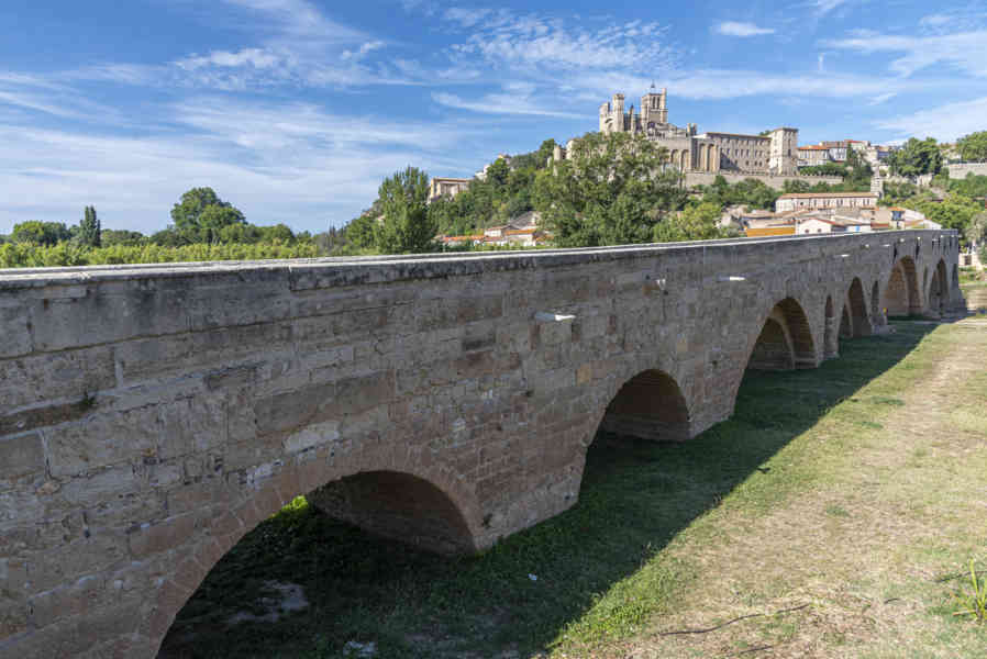 Francia - Béziers 035 - Puente Viejo y catedral de Saint-Nazaire & Saint-Celse.jpg